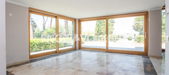 4 bedrooms Villa in Rome, Italy No. 44088 6