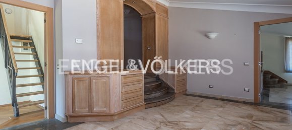 4 bedrooms Villa in Rome, Italy No. 44088 19