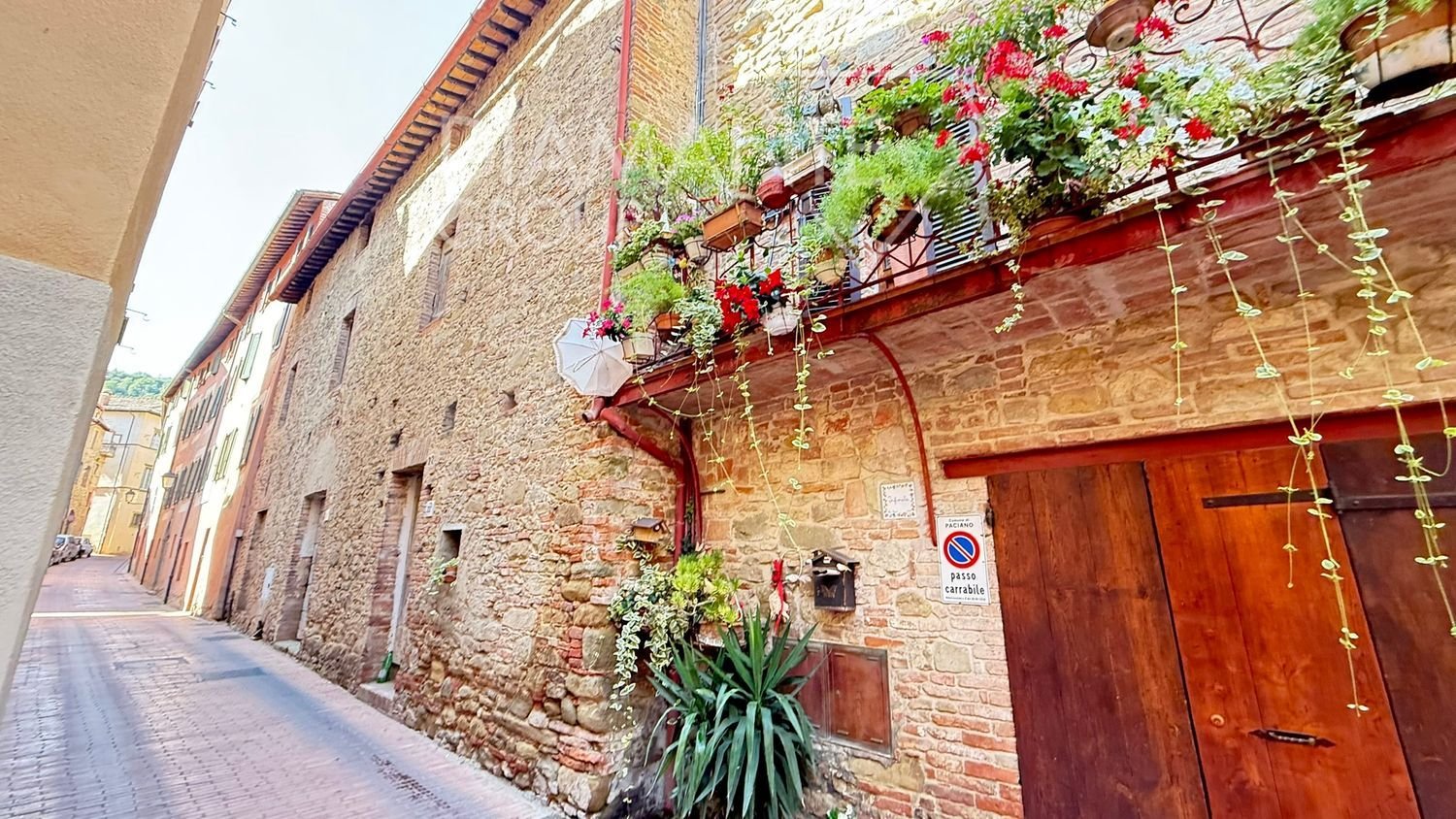 9 rooms House in Paciano, Italy No. 301625