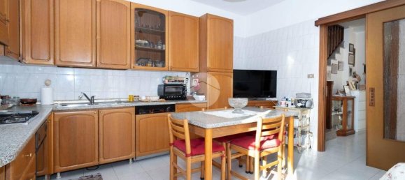 4 Schlafzimmer Villa in Alpignano, Italy, Nr. 189927 10