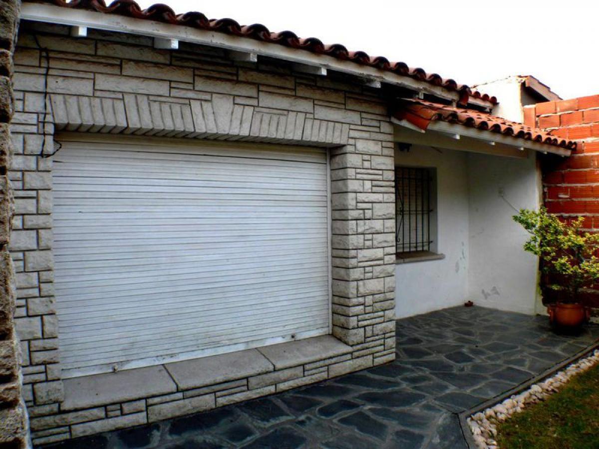 3 bedrooms House in Mar del Plata, Argentina No. 82664