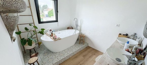 4 bedrooms House in Ostricourt, France No. 261732 12