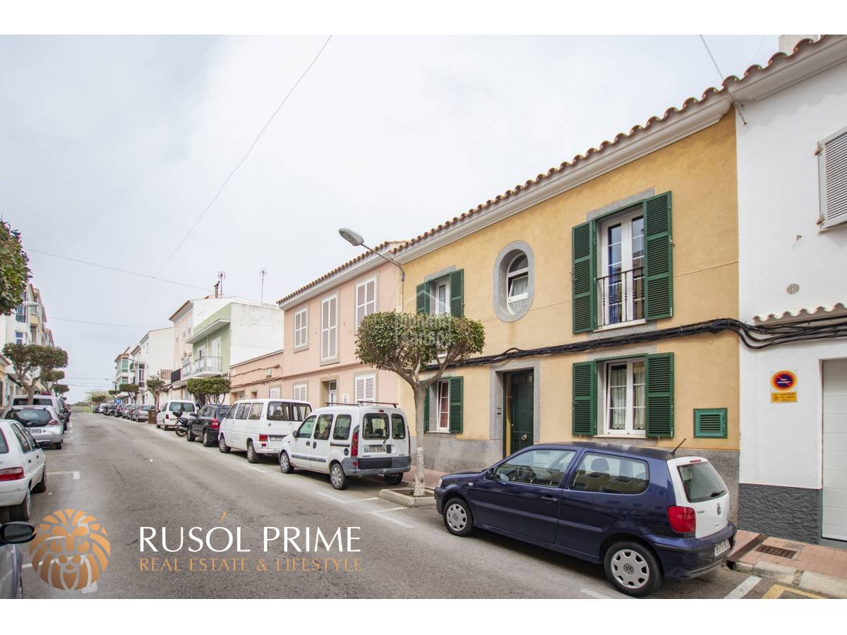 Adosado de 4 dormitorios en Es Castell, Spain No. 1636