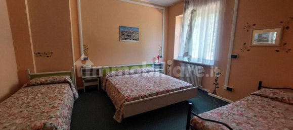 Imóvel comercial em Foligno, Italy 1100 m² N.º 353457 9