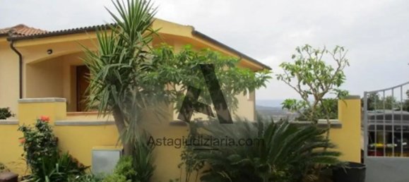 7 rooms Apartment in Chiaramonti, Italy No. 13669 5