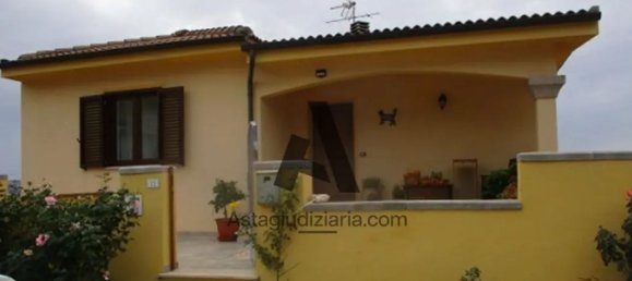 7 rooms Apartment in Chiaramonti, Italy No. 13669 4