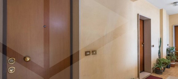 3 rooms Apartment in Ciampino, Italy No. 20791 3