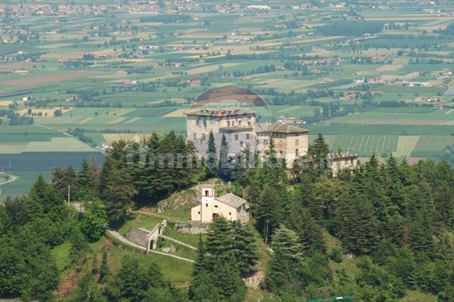 5-Zimmer Gebäude in Montemale di Cuneo, Italy, Nr. 281491