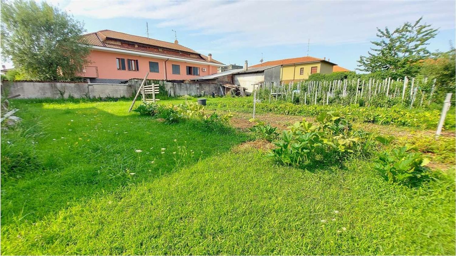  قطعة أرض في Marcallo con Casone, Italy 785متر مربع رقم 107692