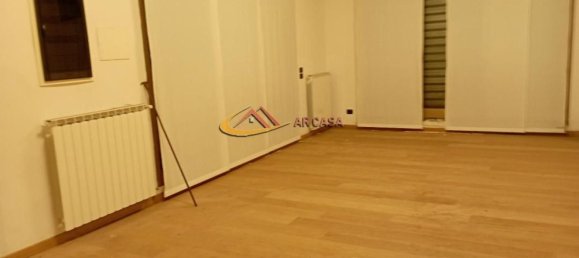 Коммерческая недвижимость с 5 комнатами в Ареццо, Италия № 132339 3