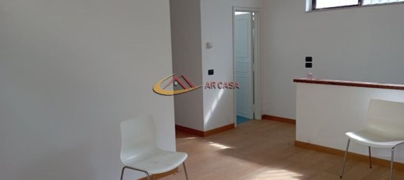 Коммерческая недвижимость с 5 комнатами в Ареццо, Италия № 132339 5