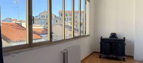 5-salle Appartement à Savona, Italy No. 299462 9