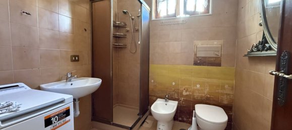 5-salle Appartement à Savona, Italy No. 299462 18