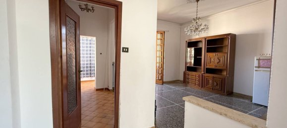 5-salle Appartement à Savona, Italy No. 299462 7
