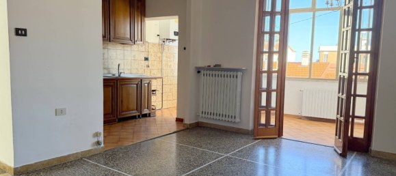 5-salle Appartement à Savona, Italy No. 299462 4