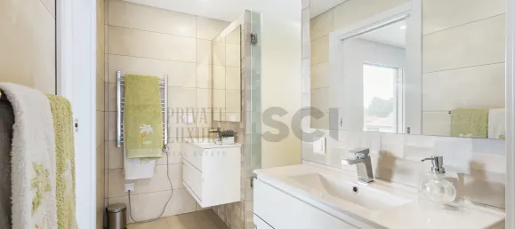 4 bedrooms House in Corroios, Portugal No. 100740 17