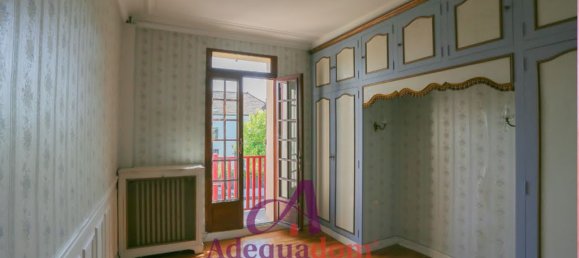 5 bedrooms House in Colombes, France No. 182561 9