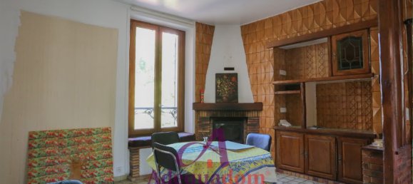 5 bedrooms House in Colombes, France No. 182561 6