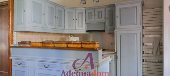 5 bedrooms House in Colombes, France No. 182561 7