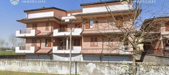 3 rooms Apartment in Pieve Fissiraga, Italy No. 235718 2