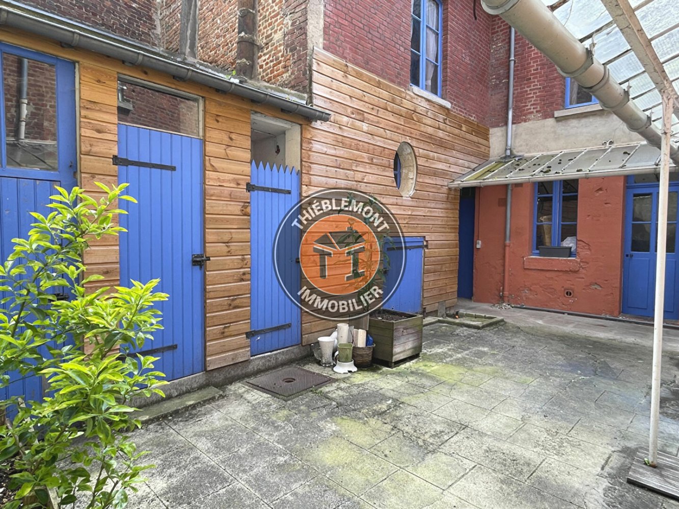 3 bedrooms Building in La Fere, France No. 89953