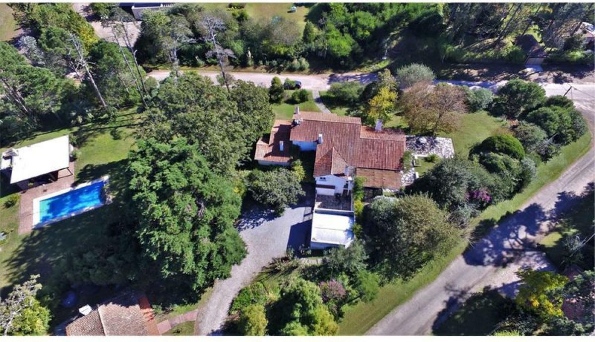 8 bedrooms House in Punta del Este, Uruguay No. 7384