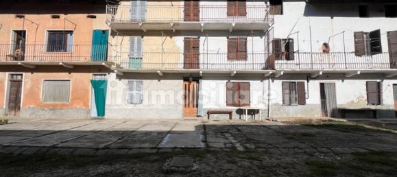 4 bedrooms House in Canale, Italy No. 216987 2