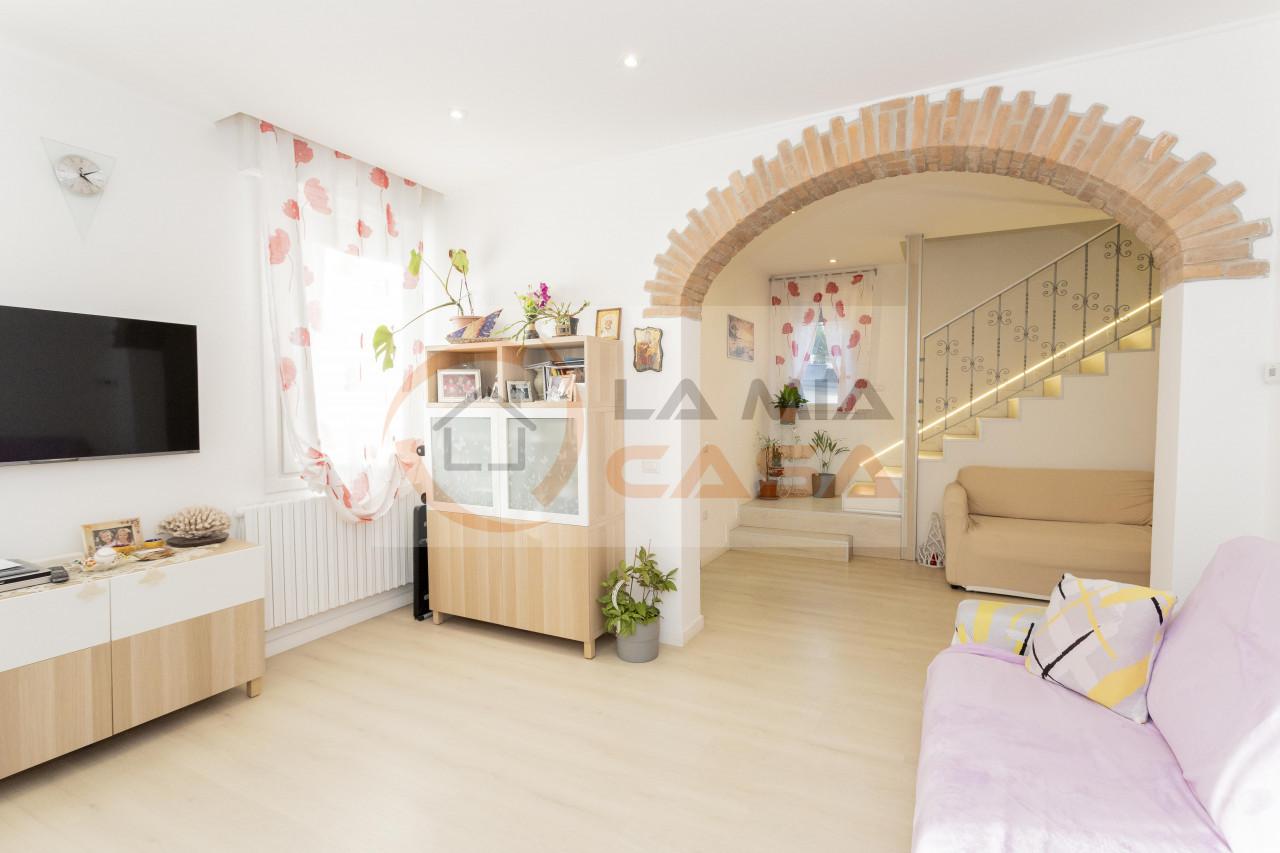 5-salle Maison à Padua, Italy No. 9457