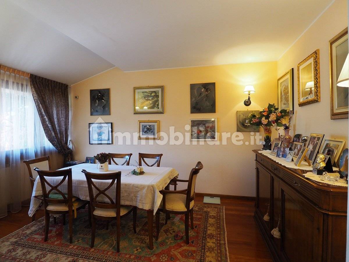 Villa de 3 dormitorios en Inzago, Italy No. 7983