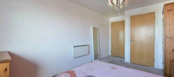 2 Schlafzimmer Wohnung in Feltham, United Kingdom, Nr. 9840 6
