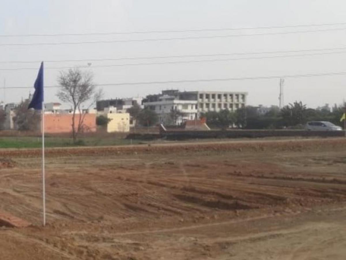  قطعة أرض في Noida, India رقم 35153