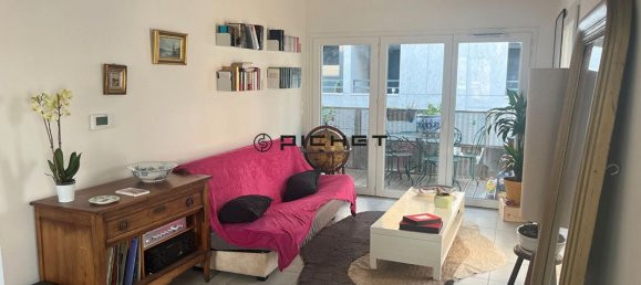 3 bedrooms Apartment in Cenon, France No. 335780 4