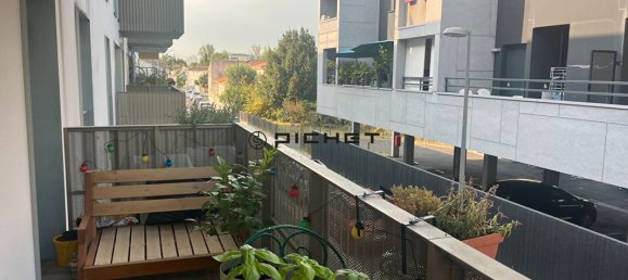 3 bedrooms Apartment in Cenon, France No. 335780 2