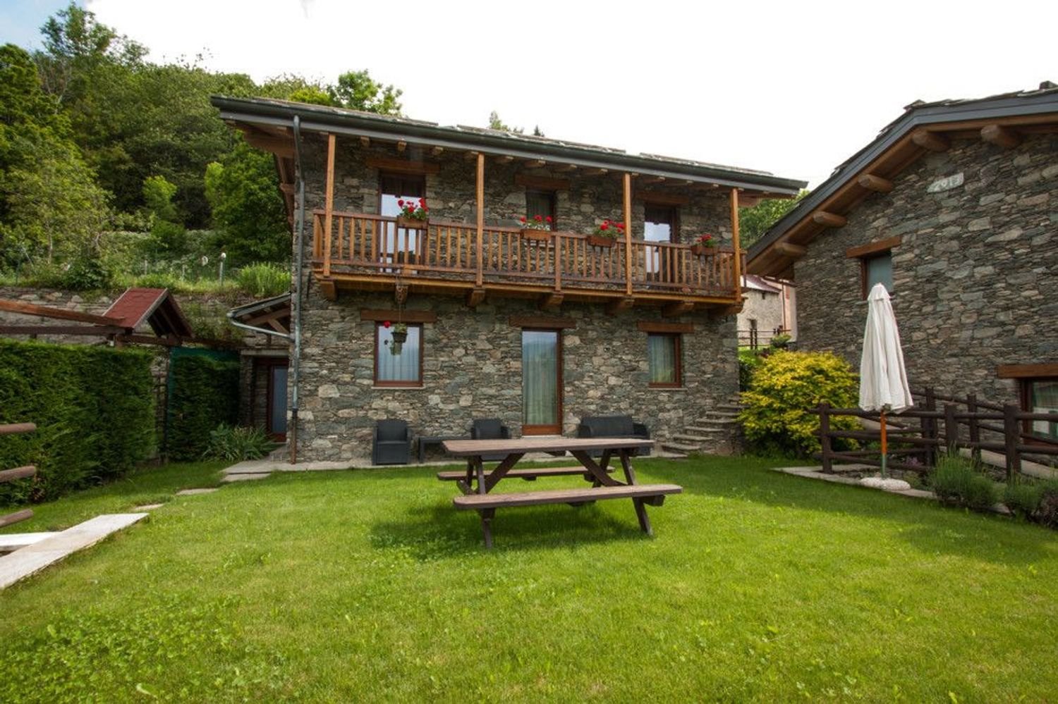 Дом с 3 комнатами в Монтальдо ди Мондови, Италия № 104593