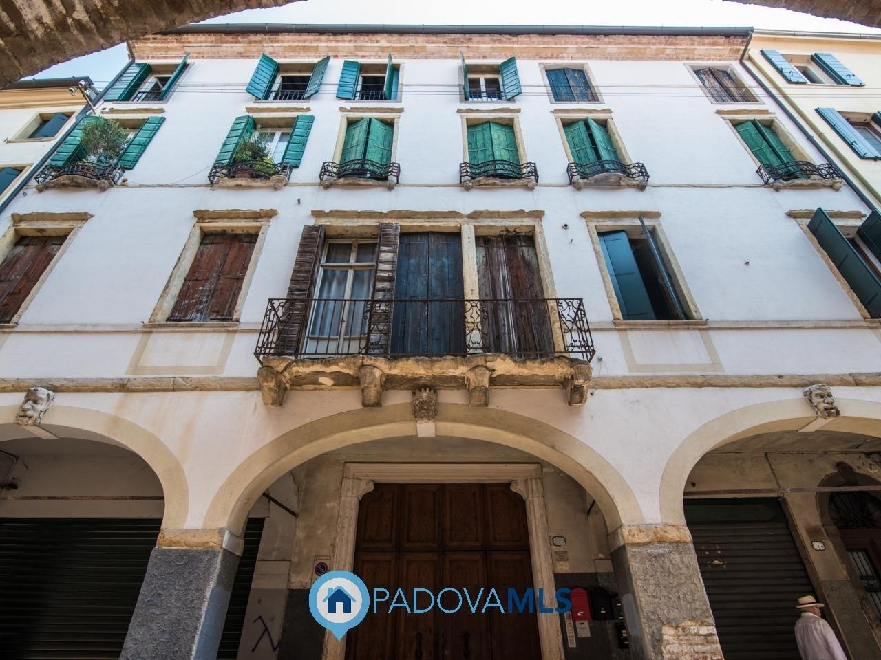 3غرفة شقة في Padua, Italy رقم 31798