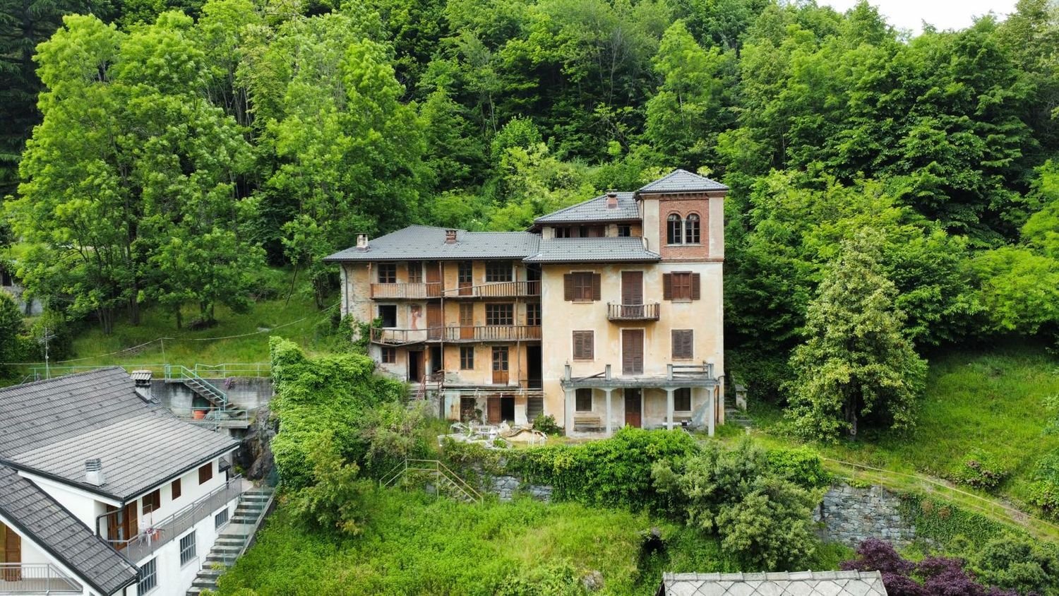 Edificio en Ceres, Italy 400 m² No. 121907