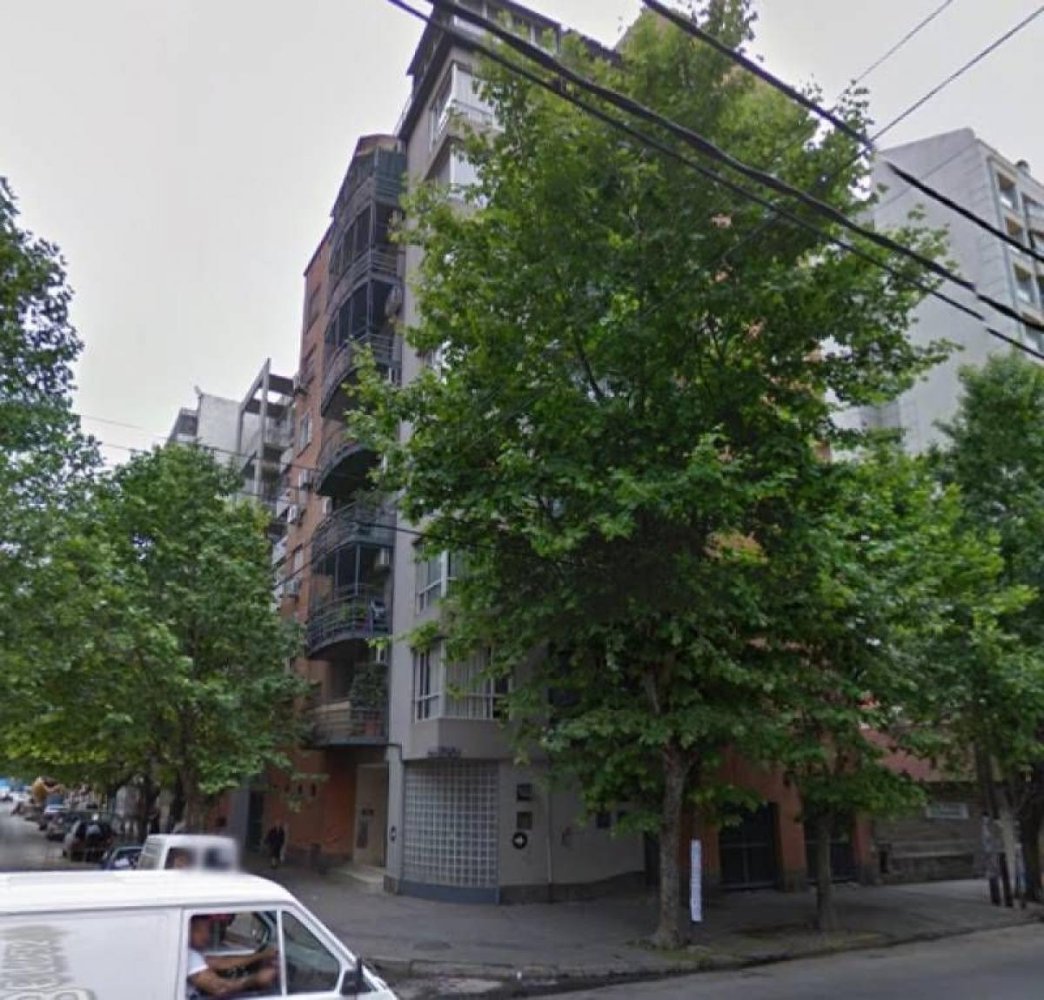 Apartamento de 3 dormitorios en Lanús, Argentina No. 51857