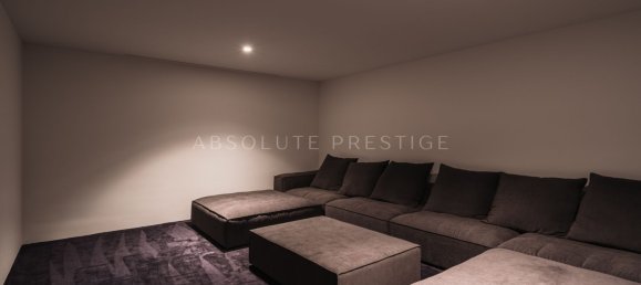 4 bedrooms Villa in Malaga, Spain No. 33643 7