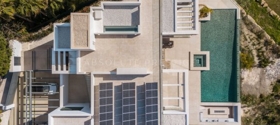 4 bedrooms Villa in Malaga, Spain No. 33643 11