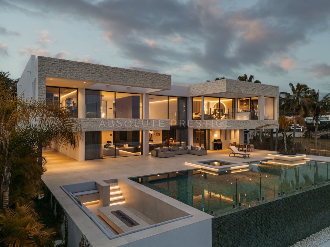 4 bedrooms Villa in Malaga, Spain No. 33643