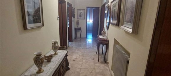 10 Schlafzimmer Haus in Sassuolo, Italy, Nr. 370532 4
