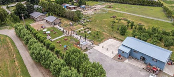 3 bedrooms House in British Columbia, Canada No. 212 2