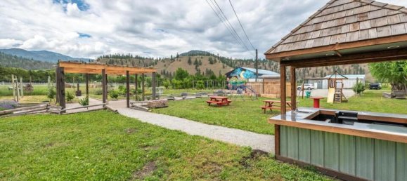 3 bedrooms House in British Columbia, Canada No. 212 10