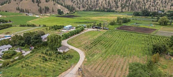 3 bedrooms House in British Columbia, Canada No. 212 5