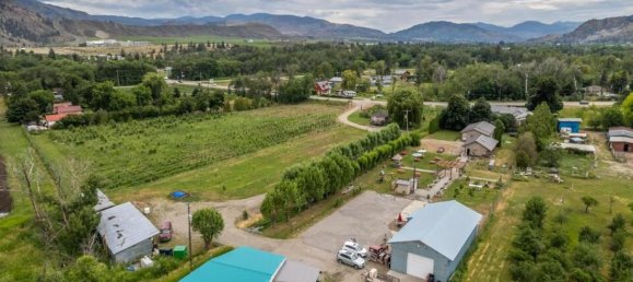 3 bedrooms House in British Columbia, Canada No. 212 6