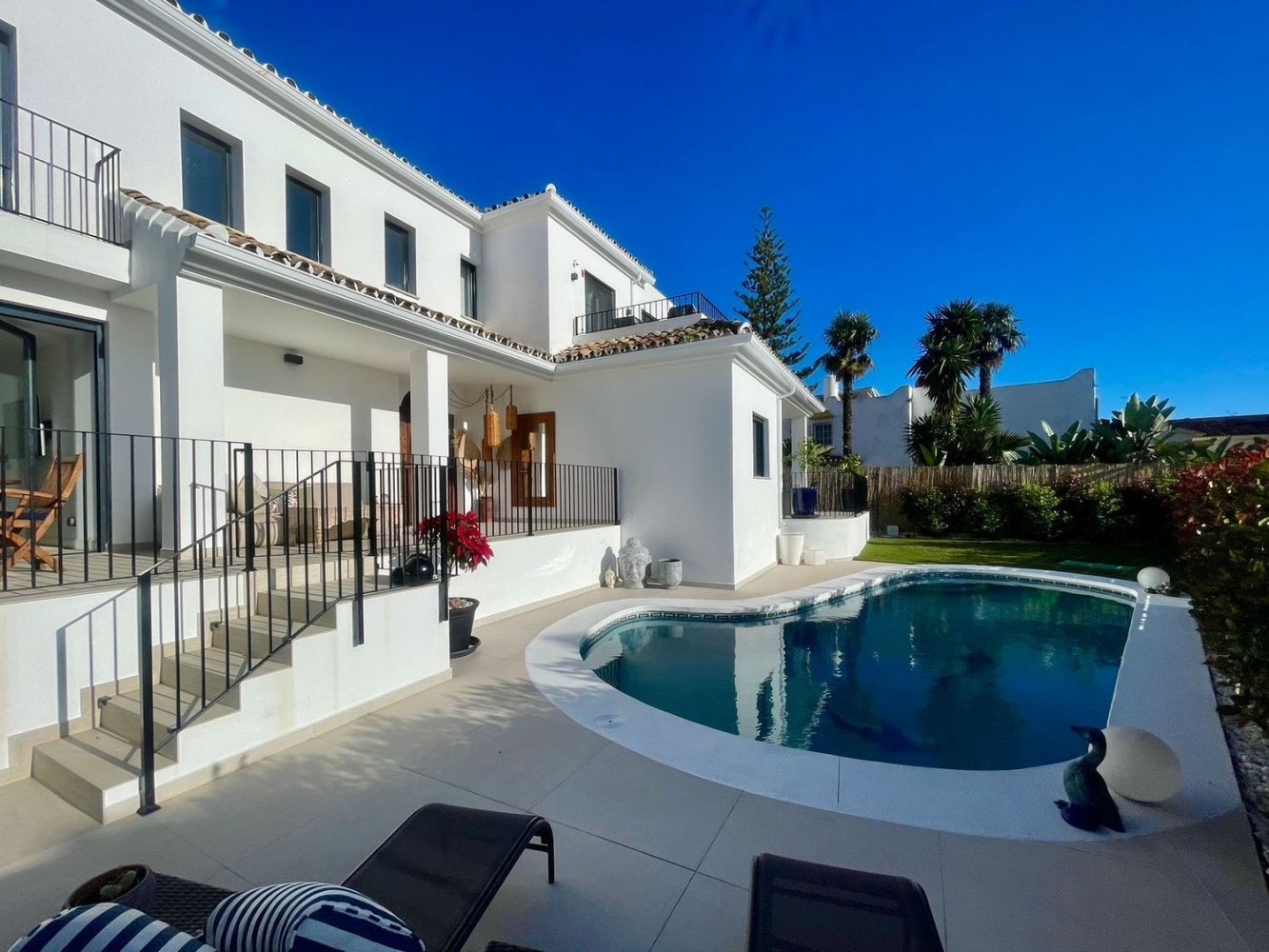 Villa de 5 dormitorios en Marbella, Spain No. 24699