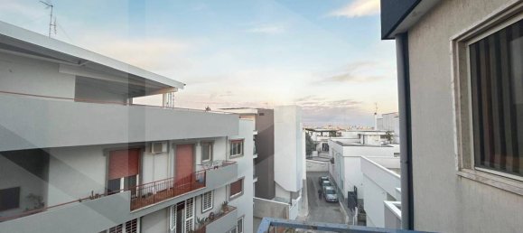 Apartamento de 3 habitaciónes en Bitetto, Italy No. 20022 28