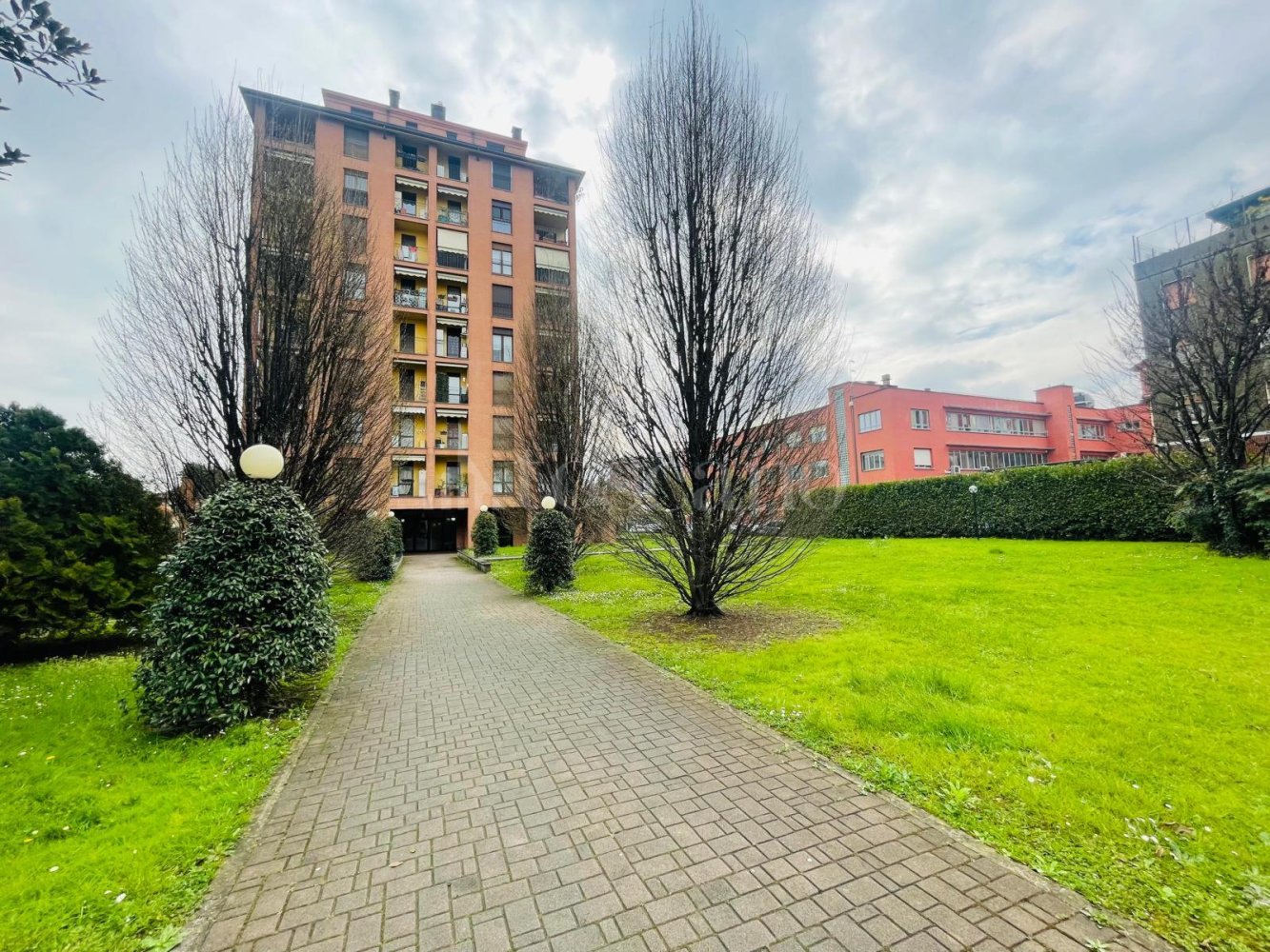 4 rooms Apartment in Milan, Italy No. 249320