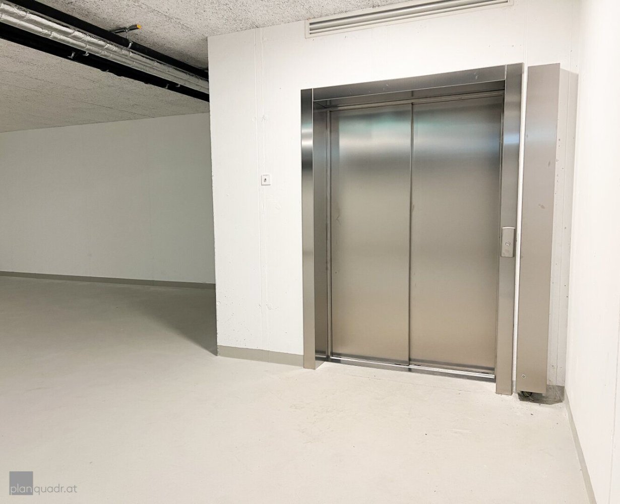  عقار تجاري في Salzburg, Austria 842متر مربع رقم 129103