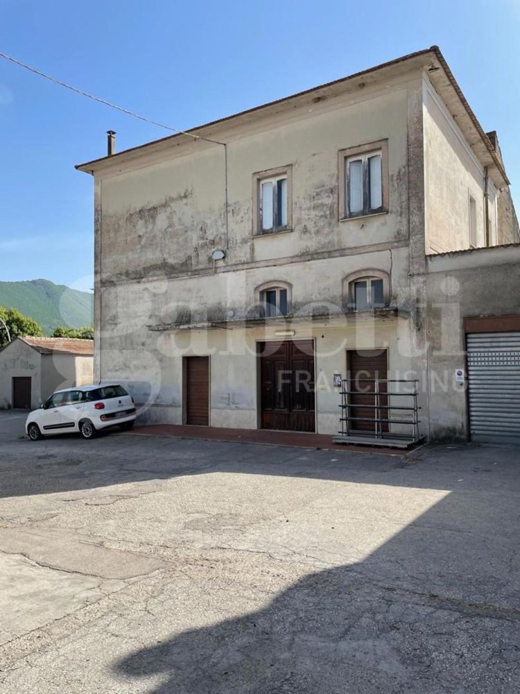6 rooms House in Sessa Aurunca, Italy No. 32929